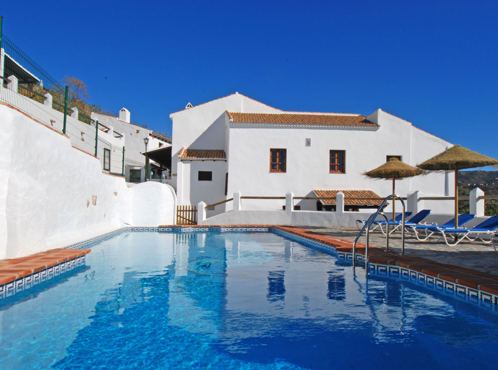Rent of rural accomodations in Malaga with pool